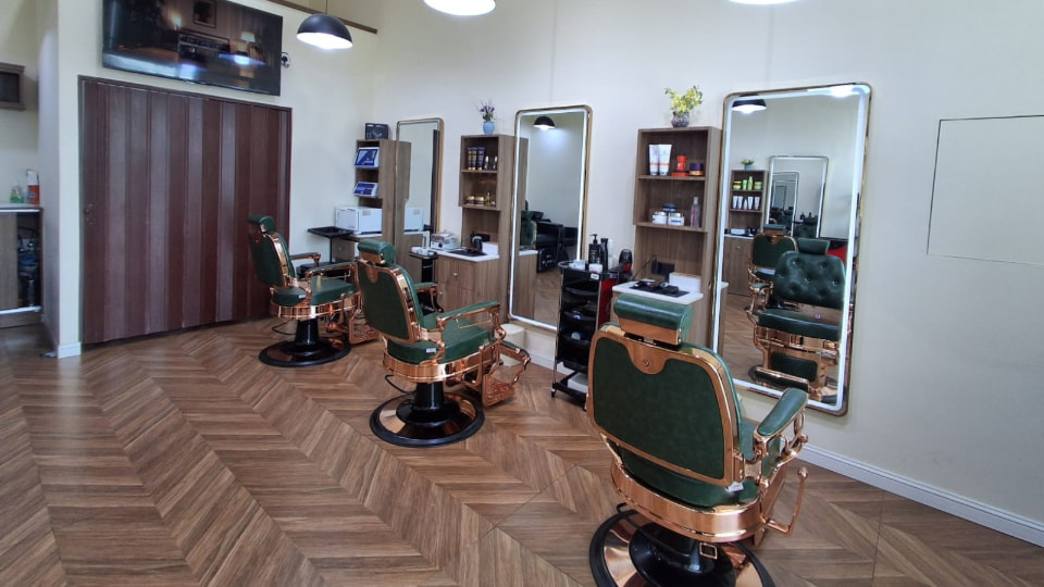 King Styling Gents Salon interior